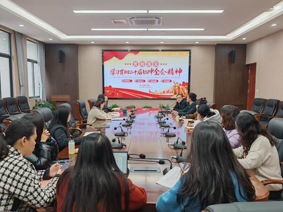 会议室里的人们AI 生成的内容可能不正确。